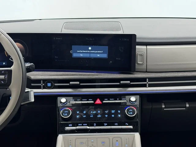 Used 2025 Shimmering Silver Pearl Hyundai Calligraphy image 4