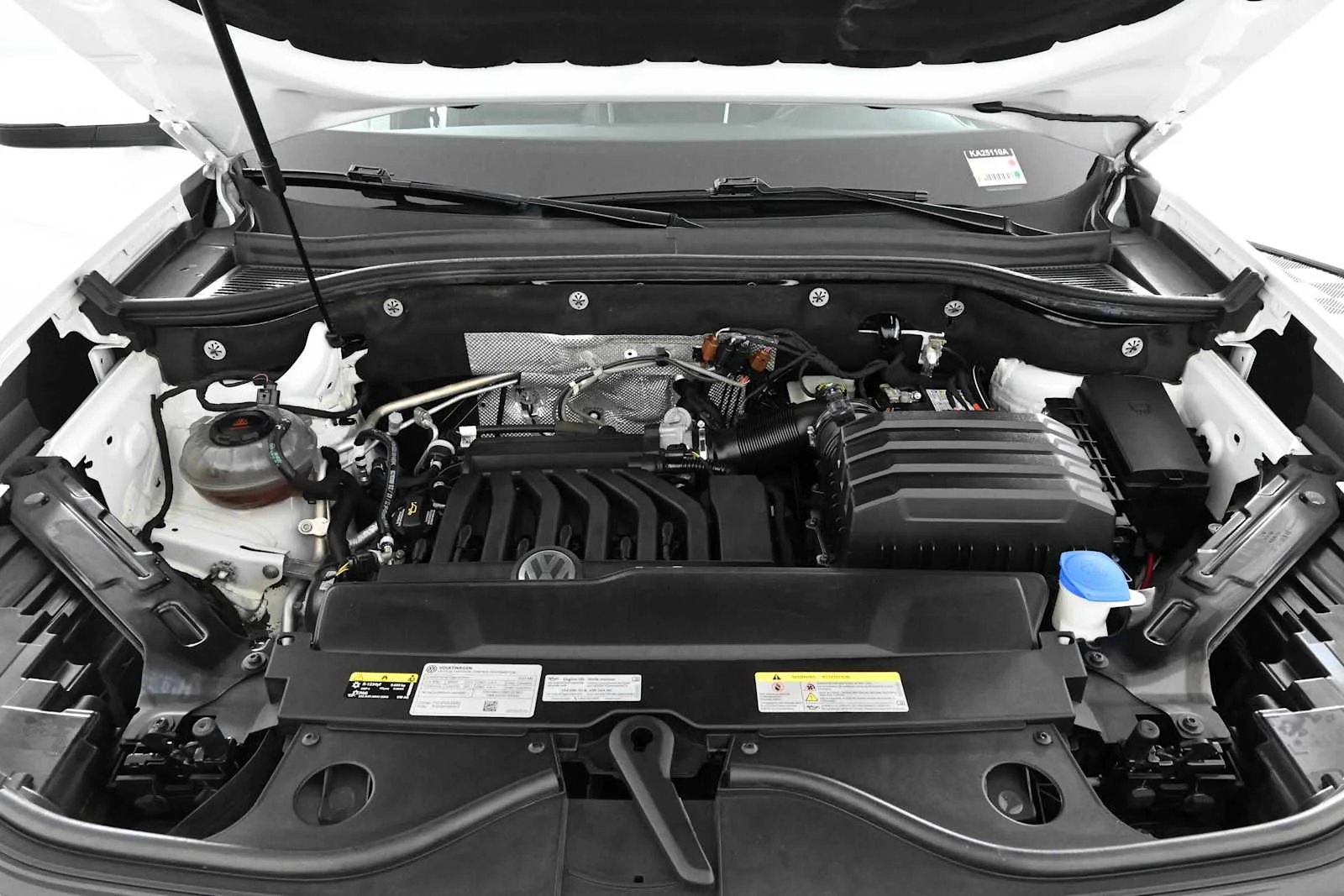 Used 2023 Pure White Volkswagen 3.6L V6 SE w/Technology image 28