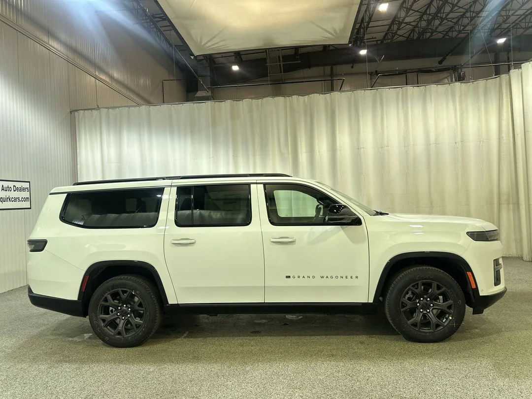New 2026 Bright White Clear-Coat Exterior Paint Jeep Limited Altitude image 5