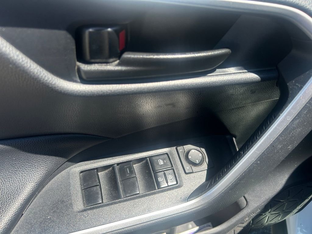 Used 2019 White Toyota LE image 23