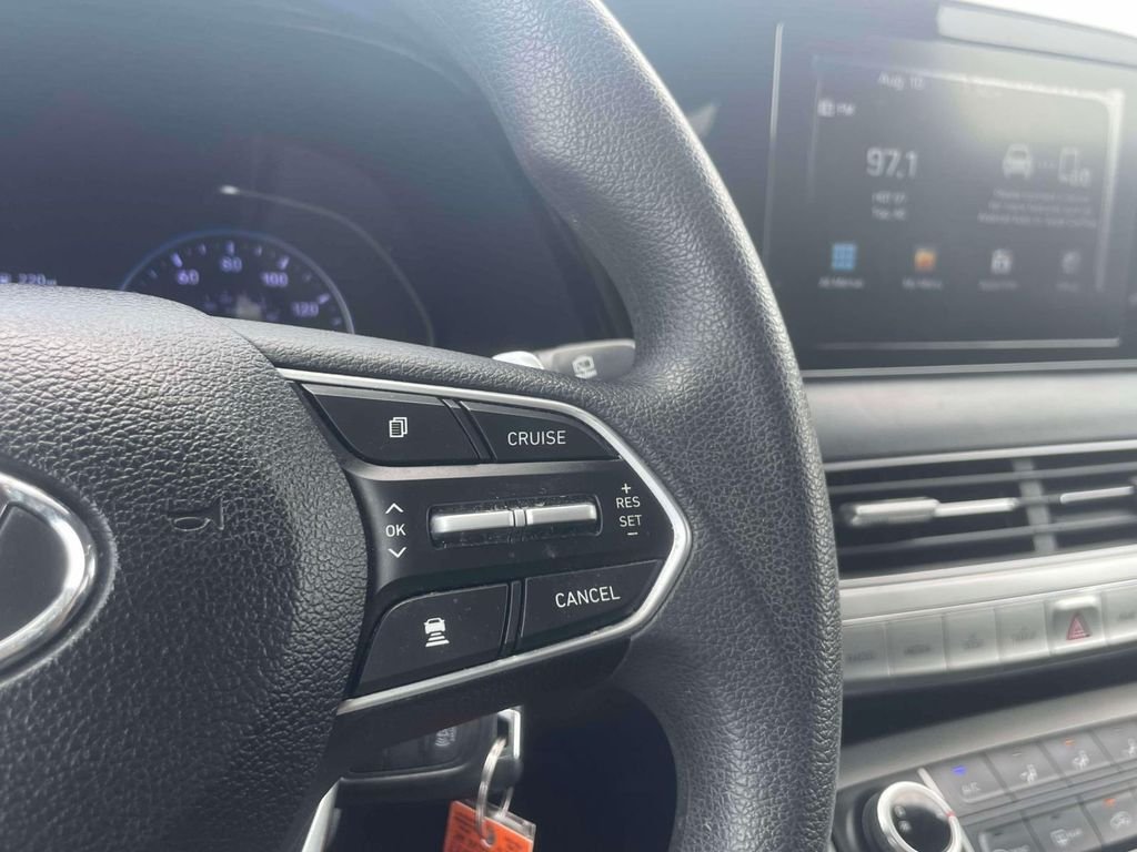 Used 2020 Green Hyundai SE image 23
