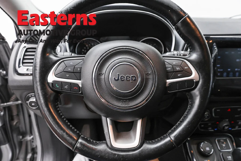 Used 2020 Silver Jeep Latitude image 10