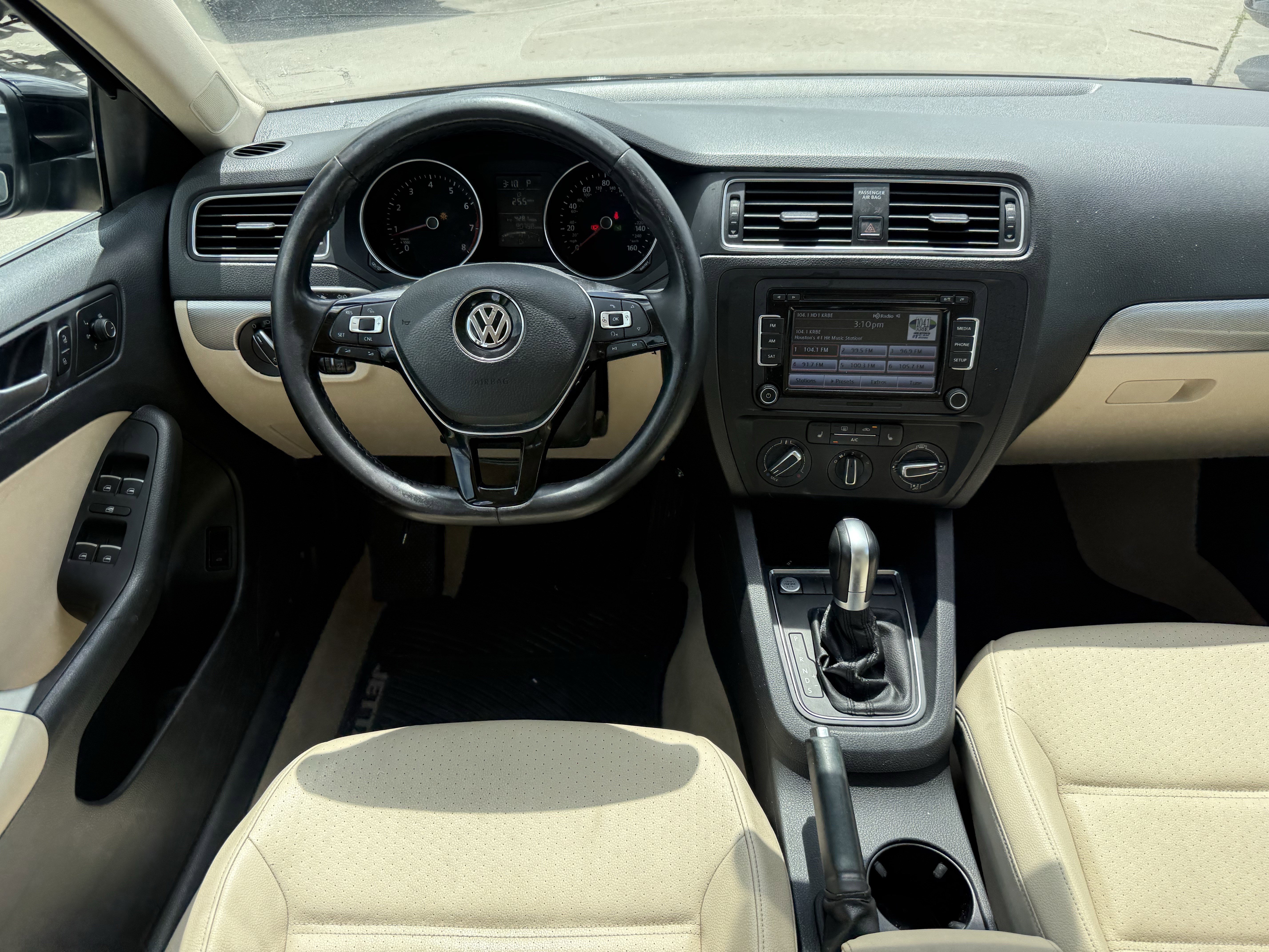 Used 2015  Volkswagen  image 13