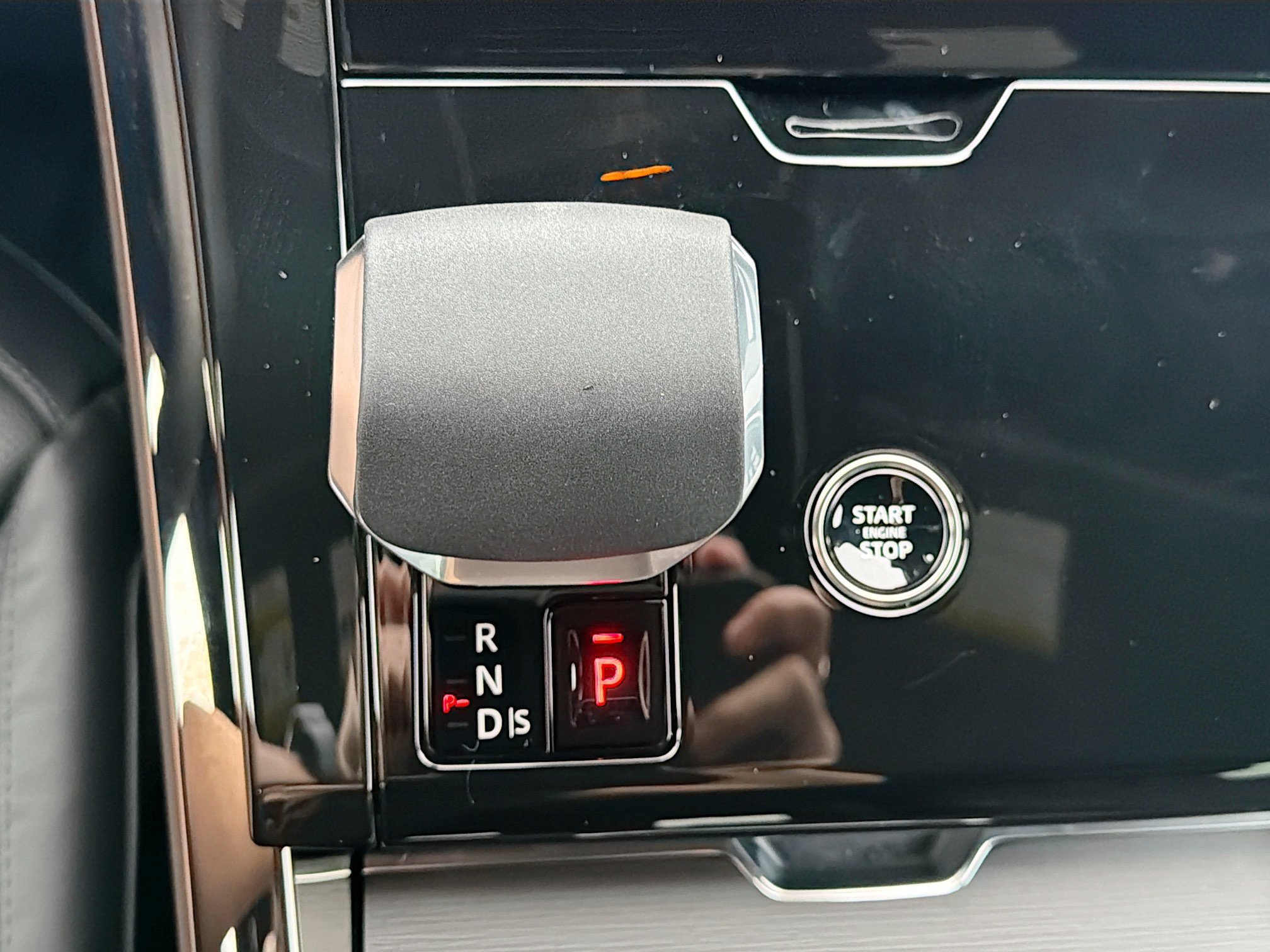 New 2026 Carpathian Grey Land Rover Dynamic SE image 30
