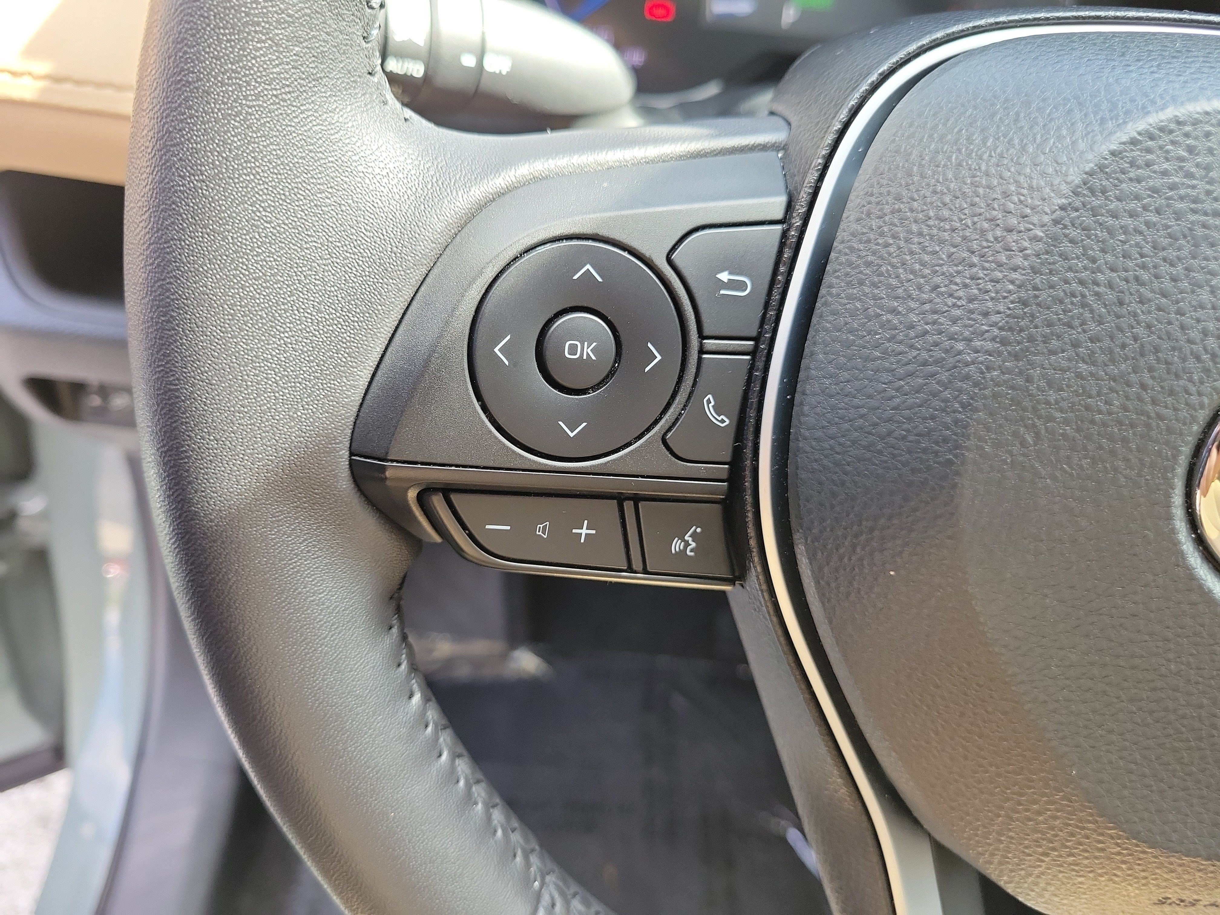 Used 2023 Lunar Toyota Hybrid XLE Premium image 28