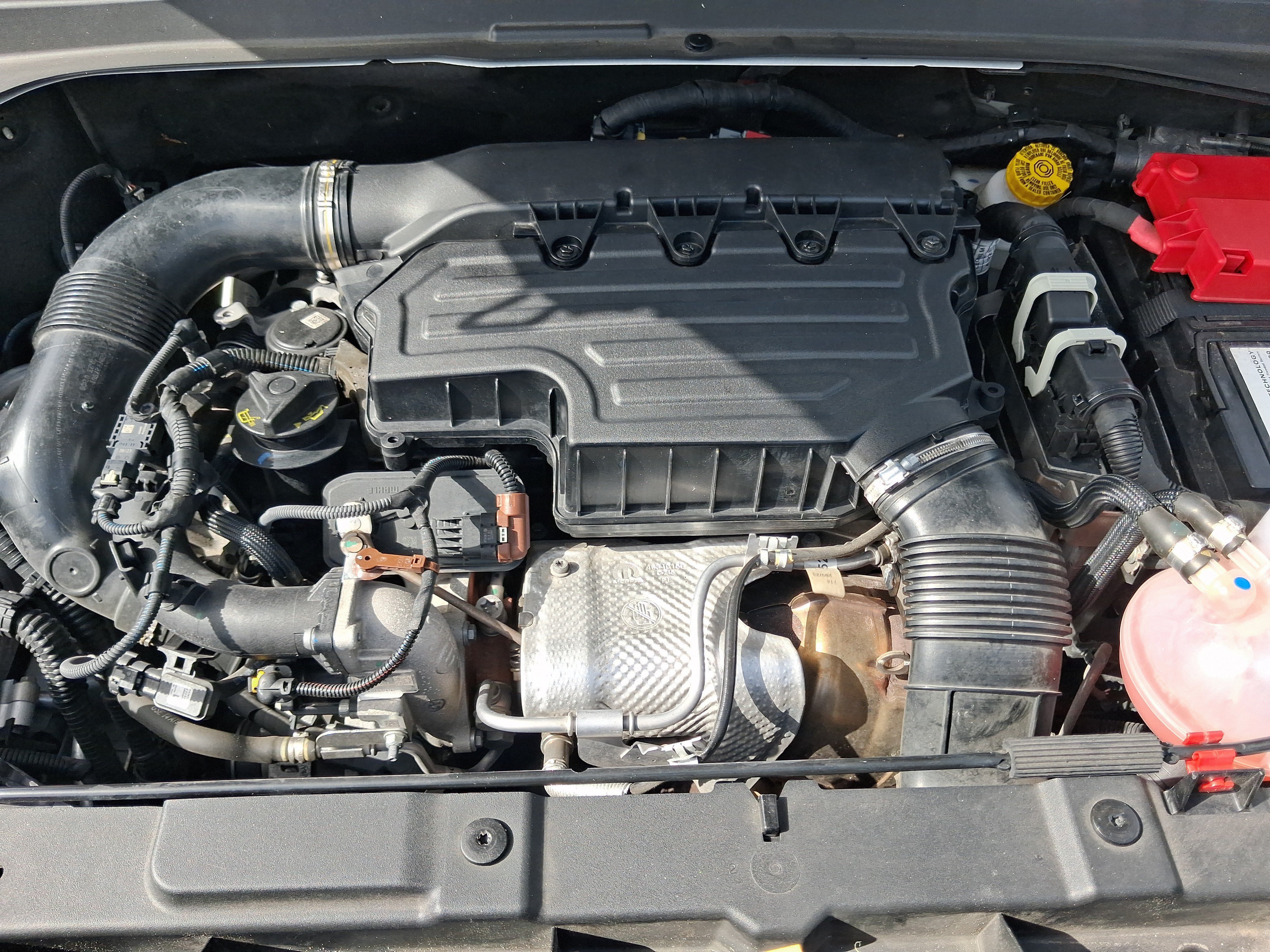 Used 2023 White Jeep Latitude image 18