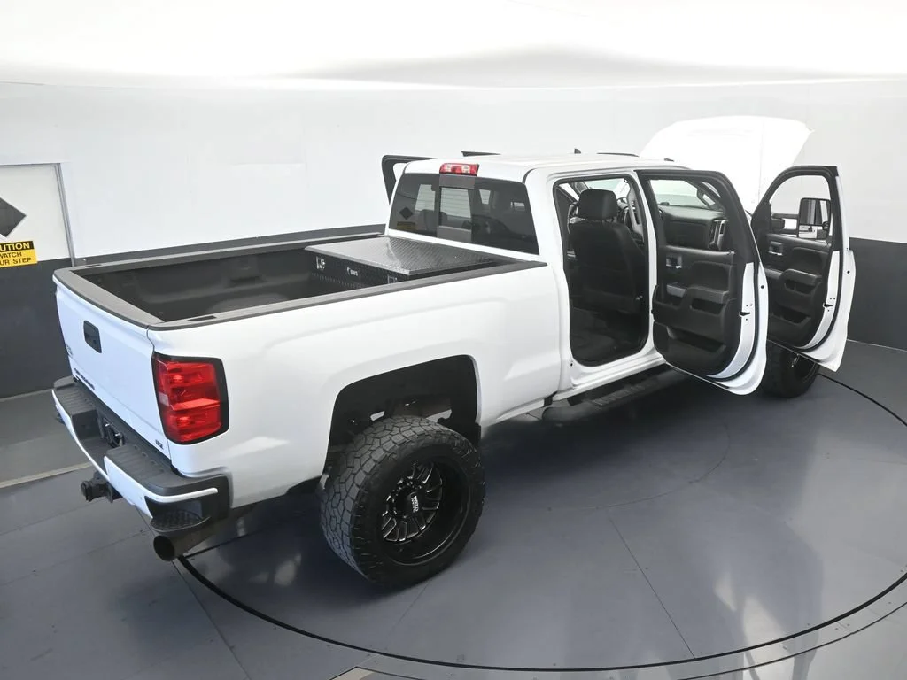 Used 2018 Summit White Chevrolet LTZ image 76