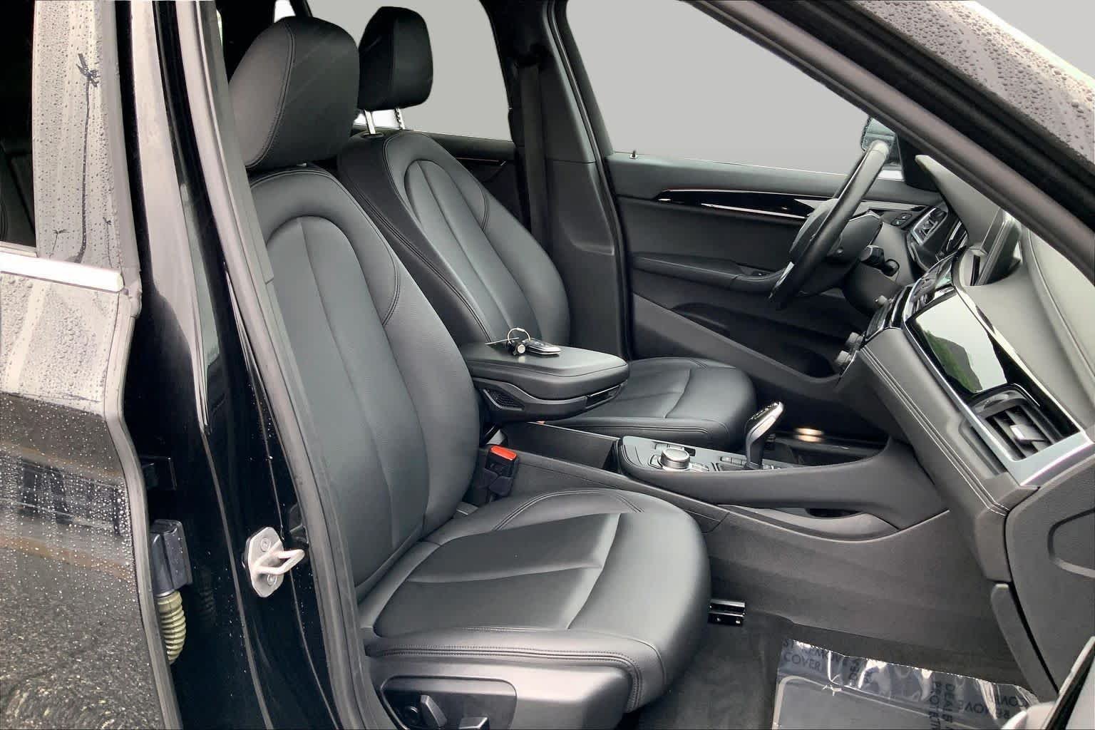 Used 2022 Jet Black BMW xDrive28i image 9