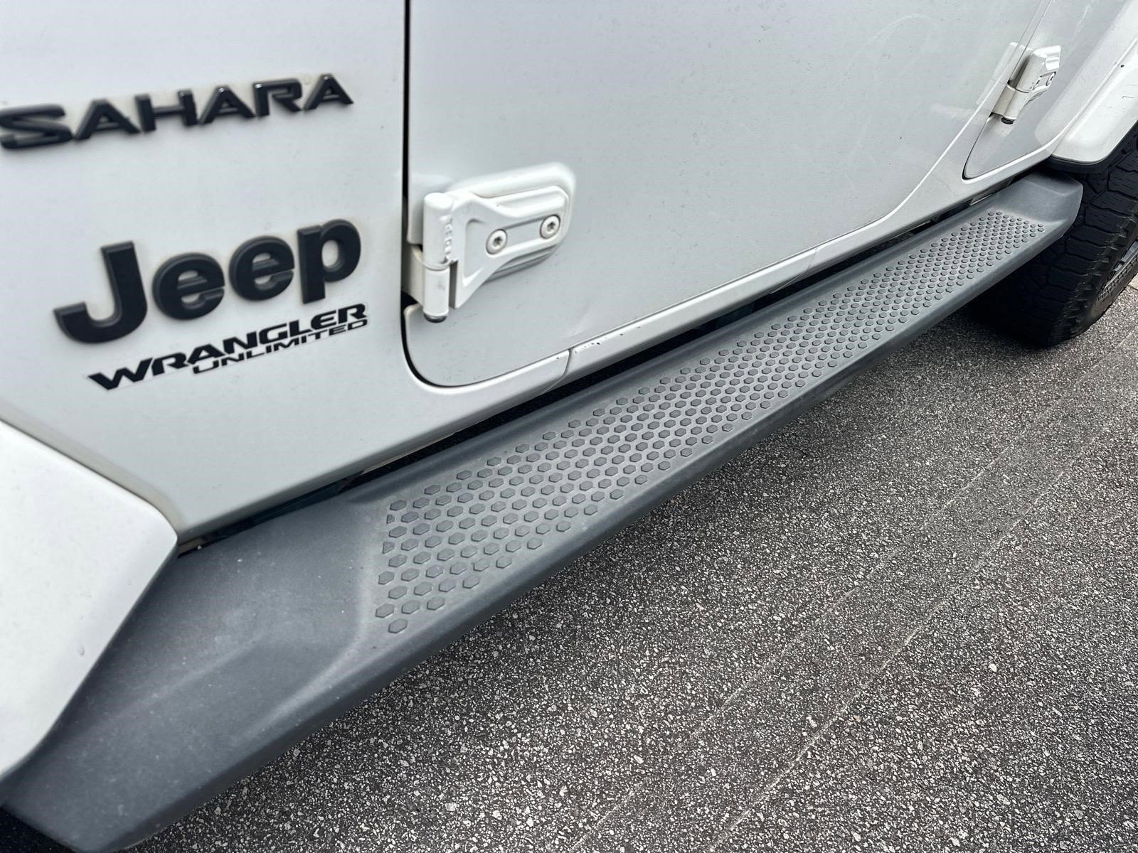 Used 2019 Bright White Clearcoat Jeep Sahara image 19