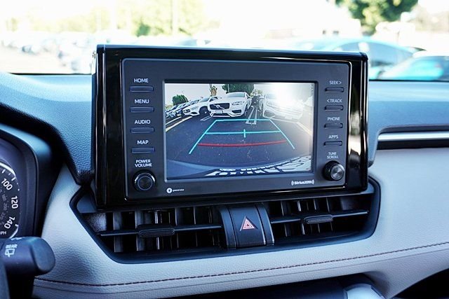 Used 2021 Silver Toyota XLE image 27