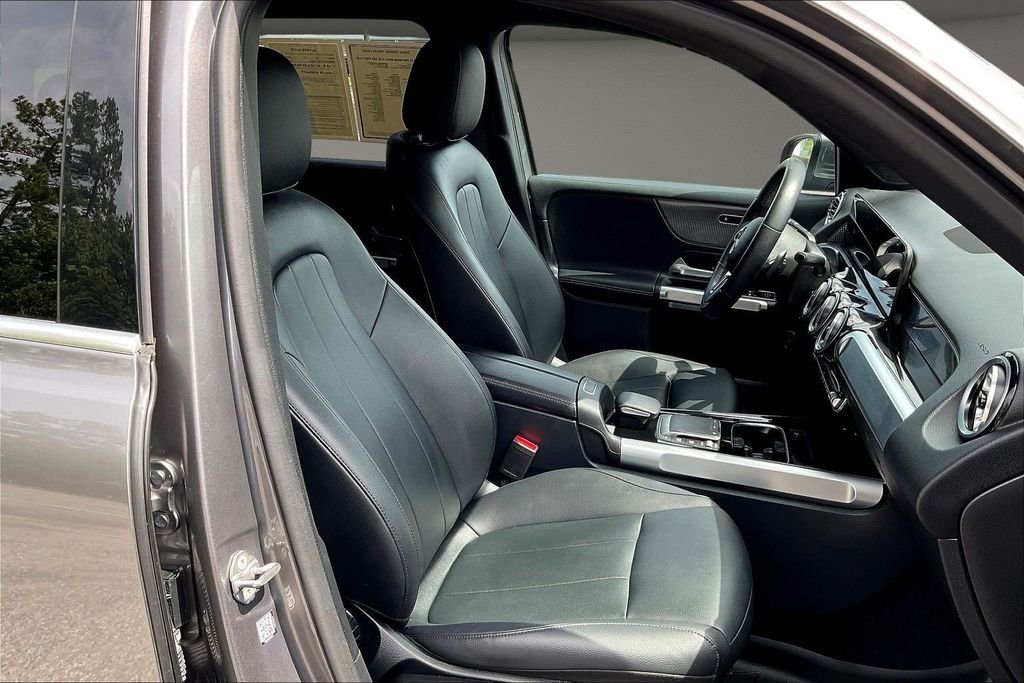 Used 2022 Gray Mercedes-Benz GLB 250 image 32