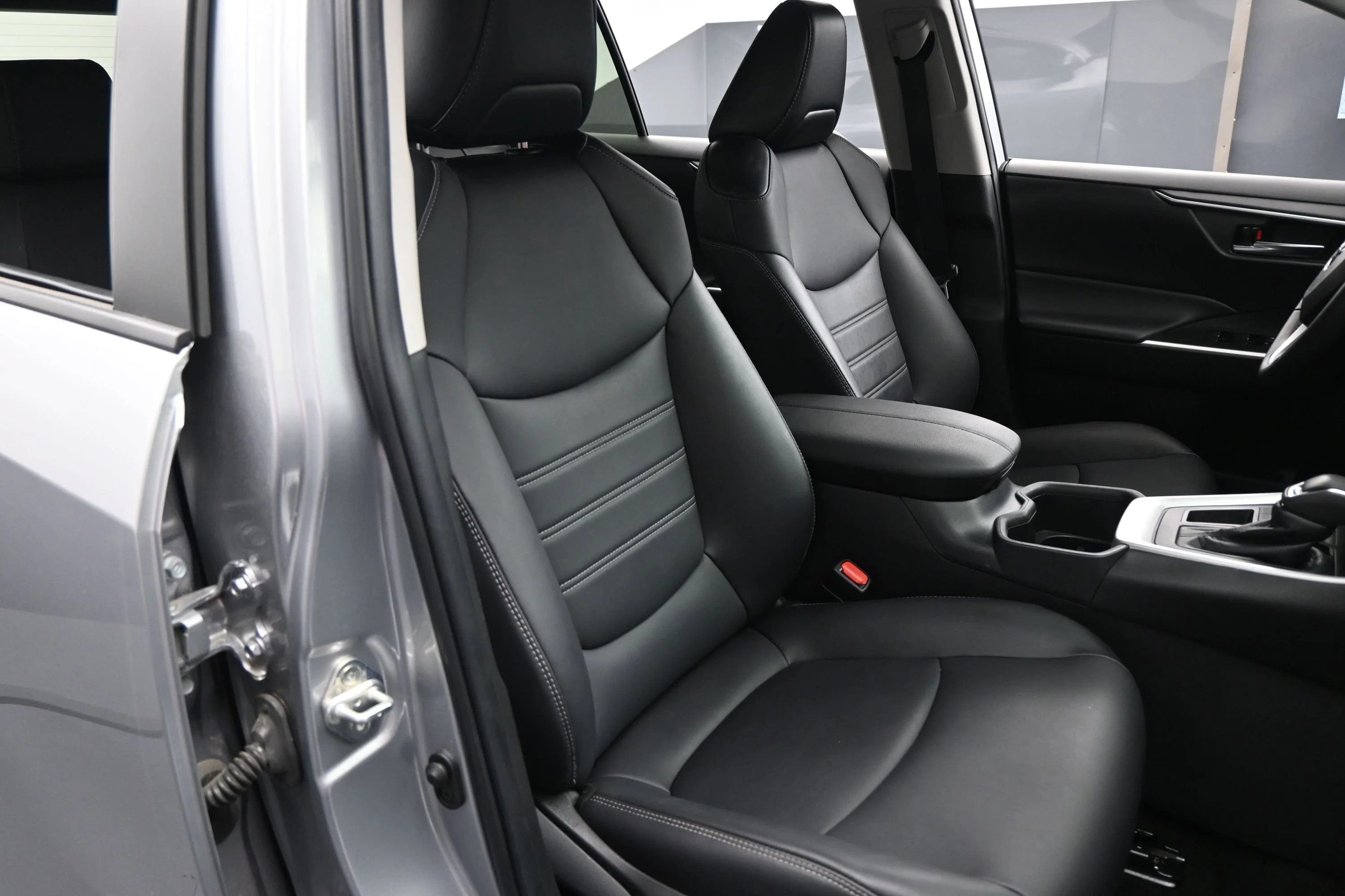Used 2022 Silver Sky Metallic Toyota XLE Premium image 14