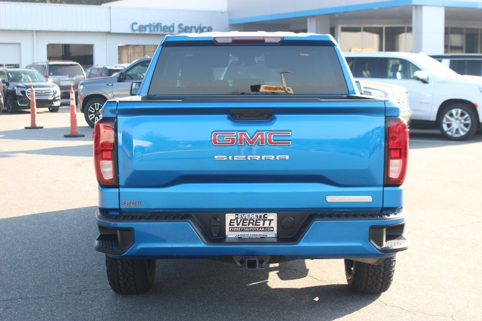 Used 2022 Dynamic Blue Metallic GMC Elevation image 6