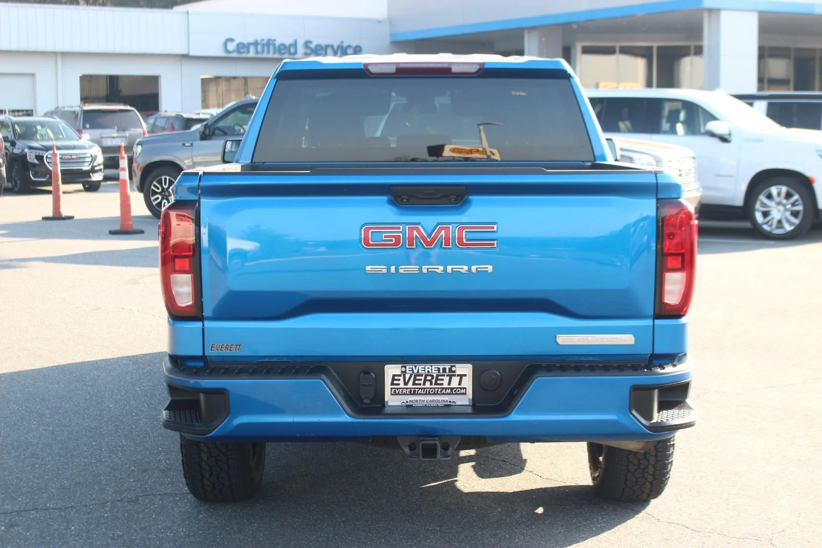 Used 2022 Dynamic Blue Metallic GMC Elevation image 6
