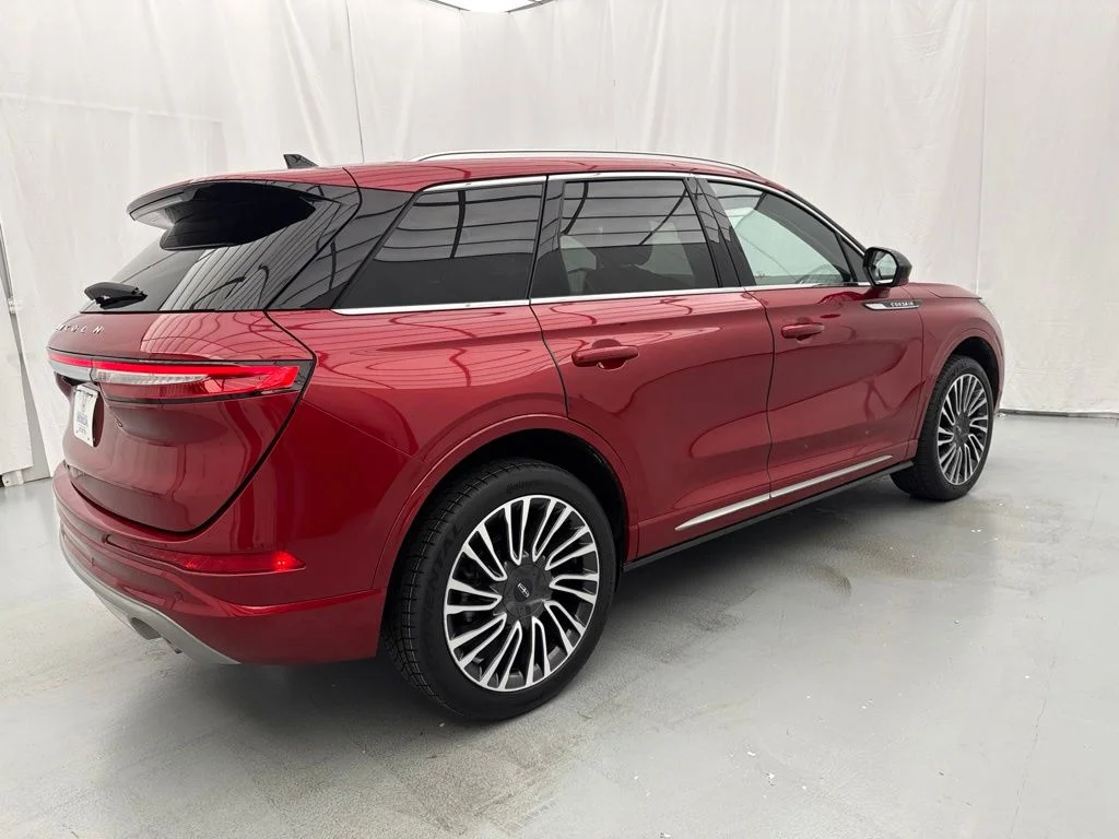 Used 2022 Red Lincoln Standard image 14