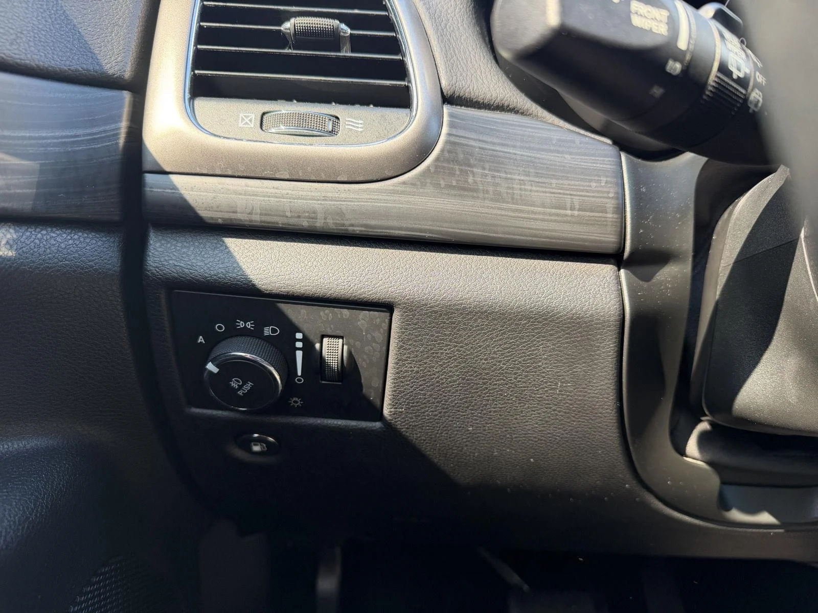 Used 2020 Diamond Black Crystal Pearlcoat Jeep Altitude image 16