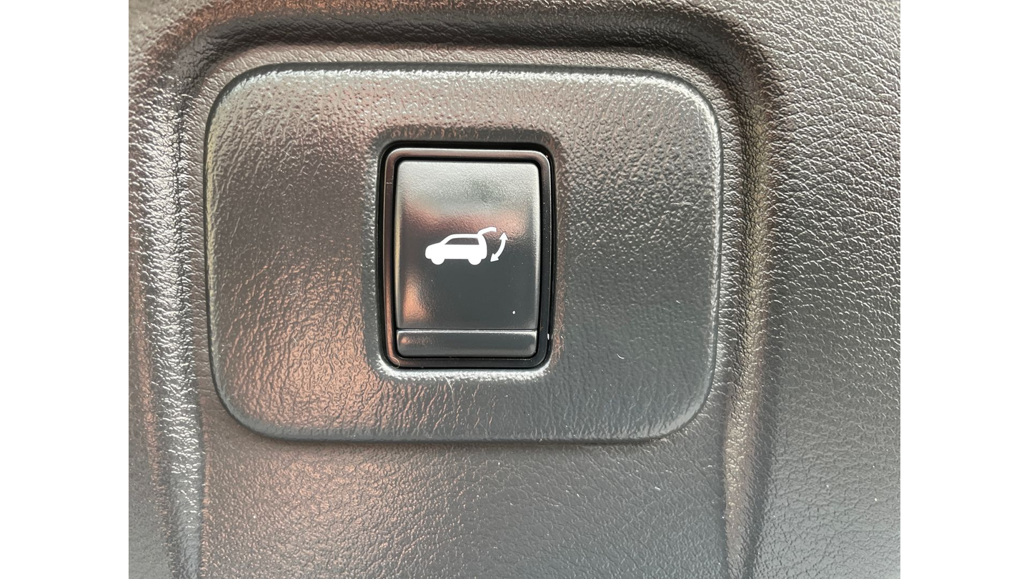 Used 2019 Silver Nissan SV image 17