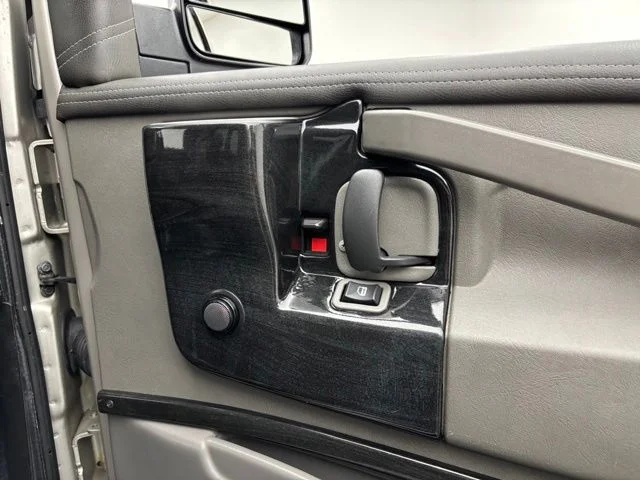 2022 Chevrolet Express Cargo Work Van - Photo 22