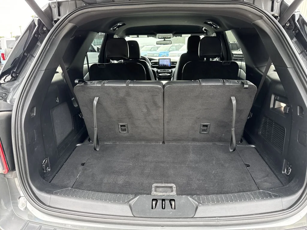 Used 2023 Gray Ford ST-Line image 18