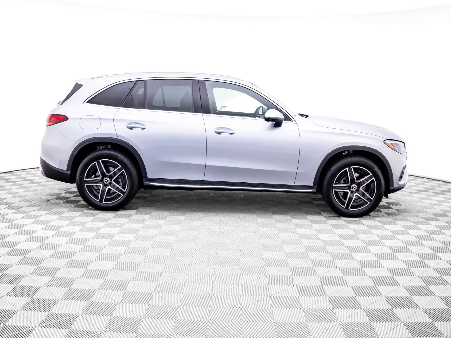 New 2027 Silver Mercedes-Benz GLC 300 image 6