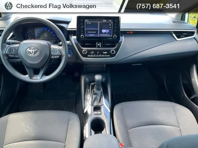 Used 2022 White Toyota LE image 27