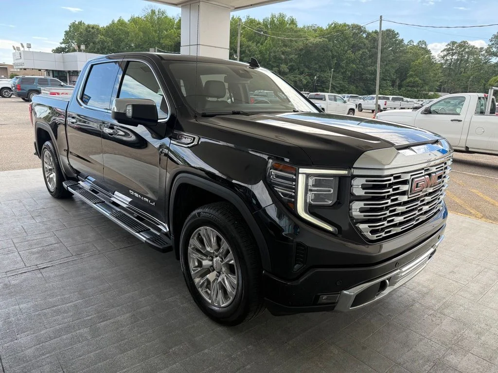 Used 2023 Black GMC Denali image 7