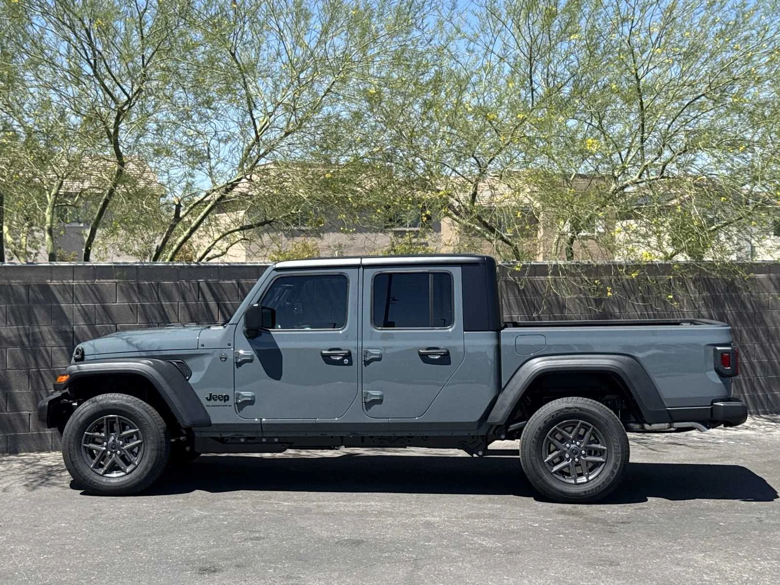 New 2026 Anvil Clear-Coat Exterior Paint Jeep Sport S image 5