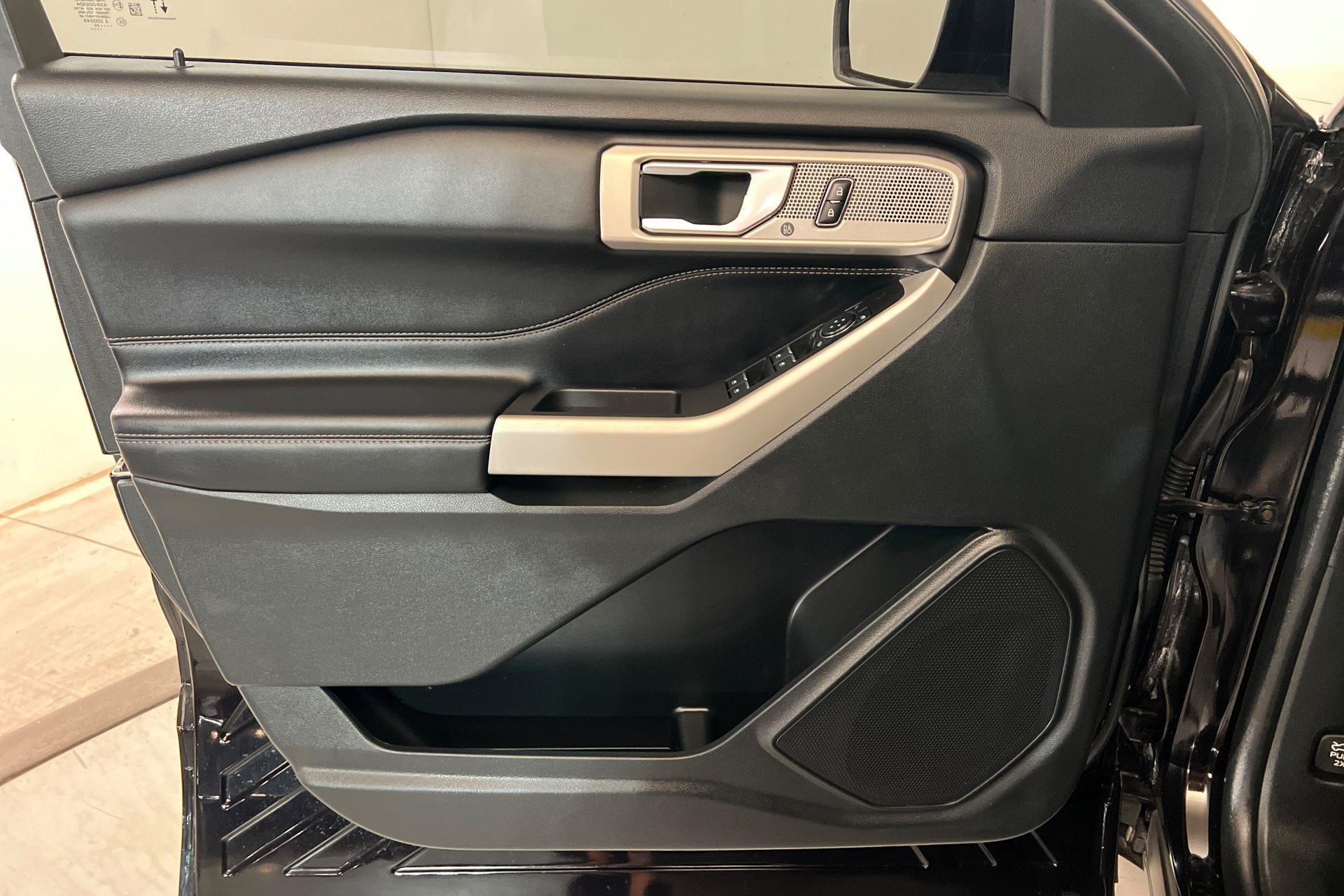 2023 Ford Explorer Limited - Photo 15