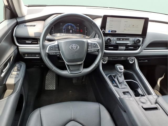 Used 2025 Black Toyota XLE image 18