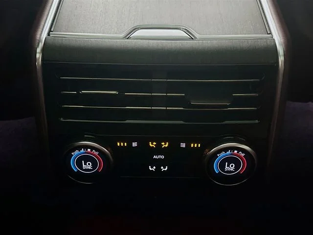 Used 2024  Land Rover Autobiography image 25