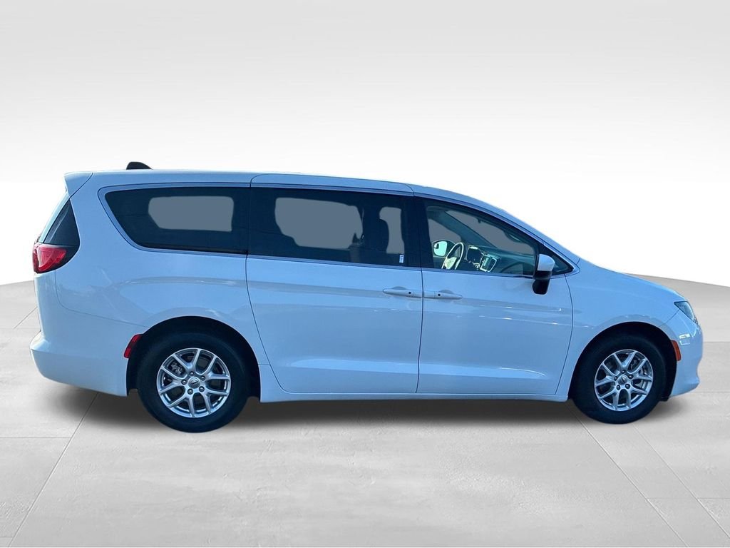 Used 2022 White Chrysler LX image 6