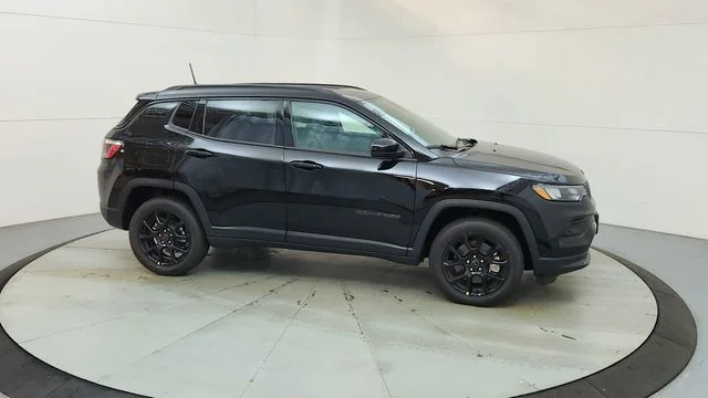 New 2026 Diamond Black Crystal Pearlcoat Jeep Latitude image 13