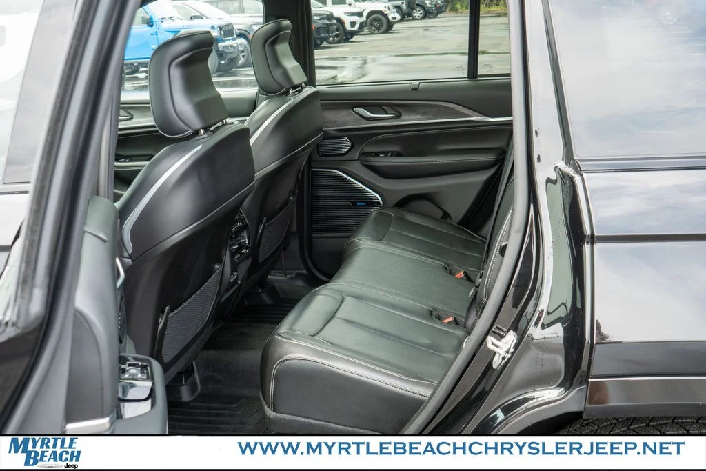 Used 2022 Diamond Black Jeep Overland image 13