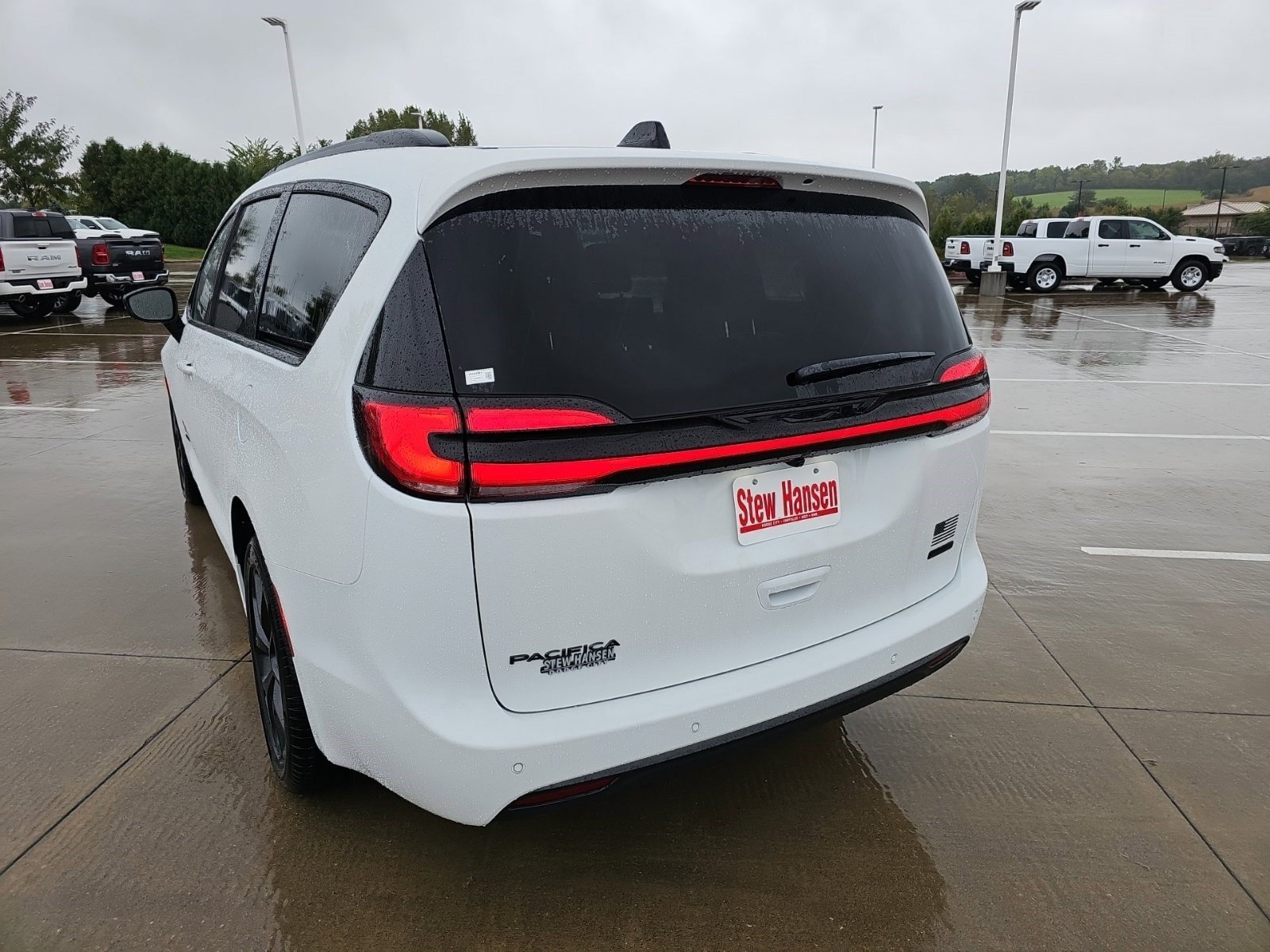 New 2027 Bright White Clearcoat Chrysler Select image 3