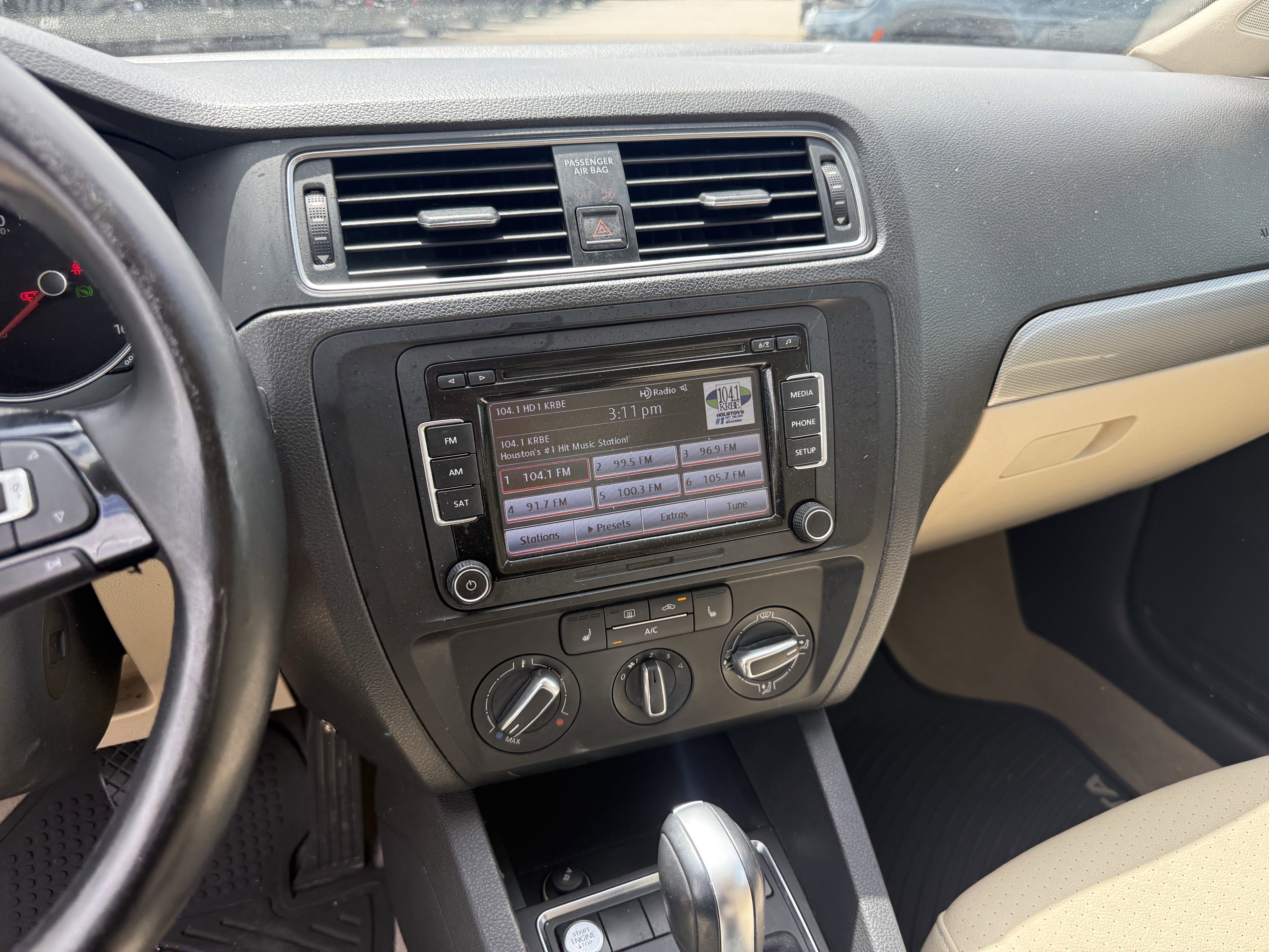 Used 2015  Volkswagen  image 18