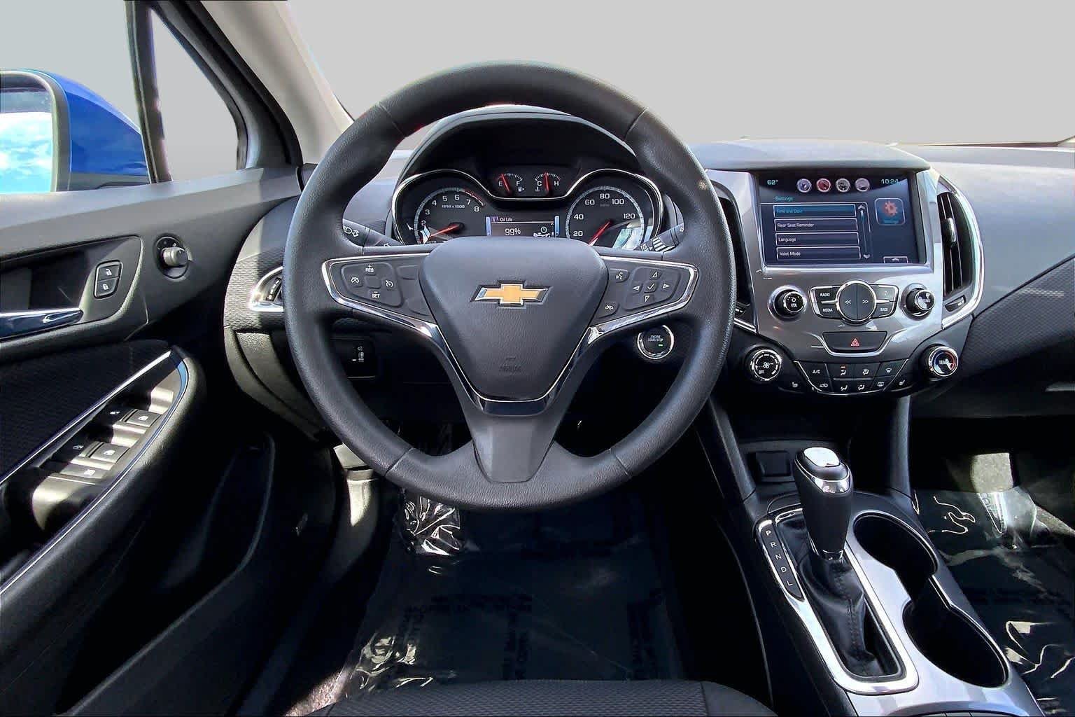 Pre-Owned 2017 Chevrolet Cruze LT