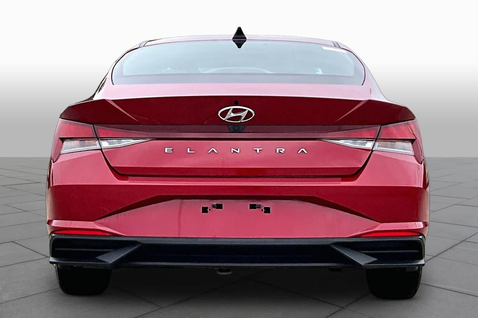 Used 2022 Scarlet Red Pearl Hyundai SEL image 5