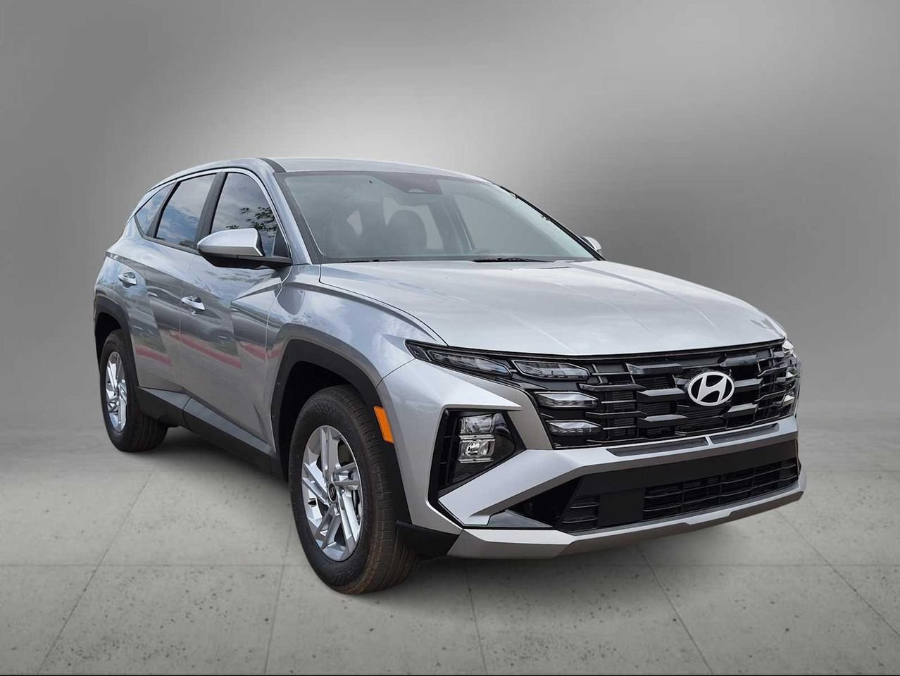 New 2026 Shimmering Silver Hyundai SE FWD image 2