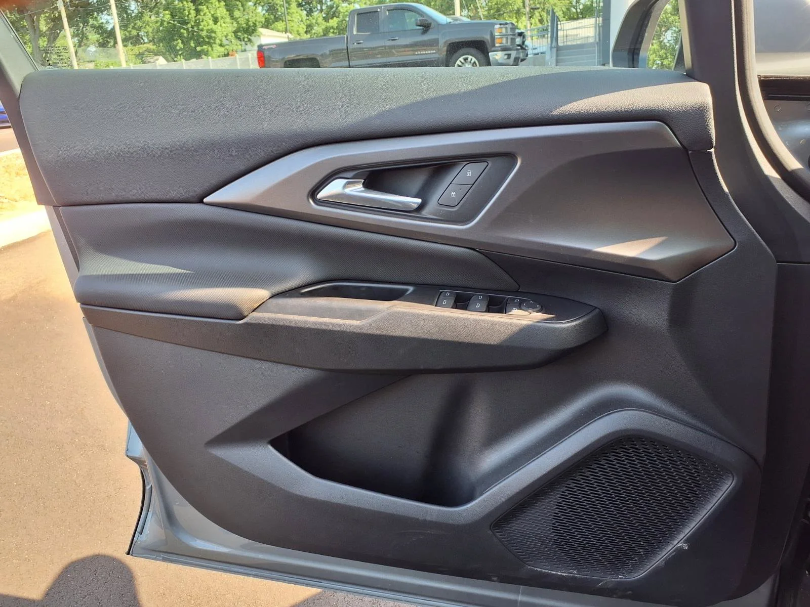 Used 2025 Sterling Gray Metallic Chevrolet LT1 w/PCY image 19