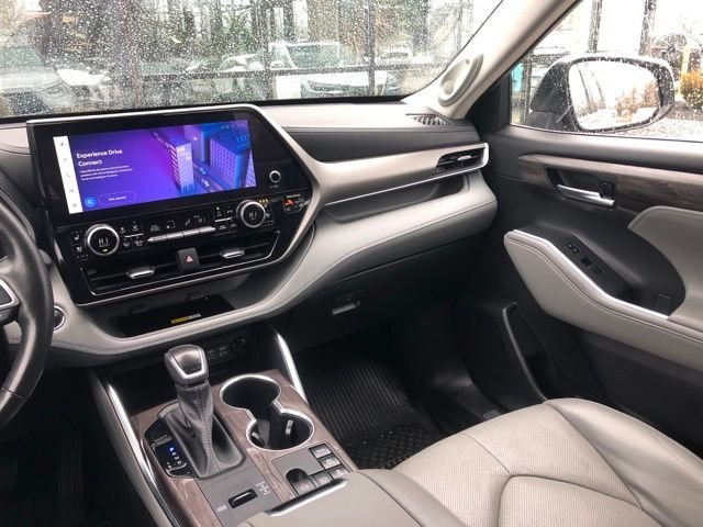Used 2023 Silver Toyota Limited image 34