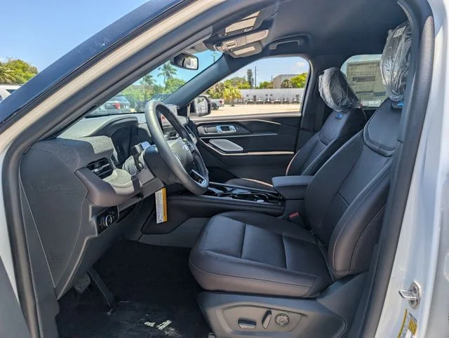 New 2026 Star White Metallic Tri-Coat Ford Platinum™ image 5