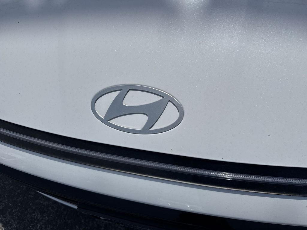 Used 2025 White Hyundai SEL image 75