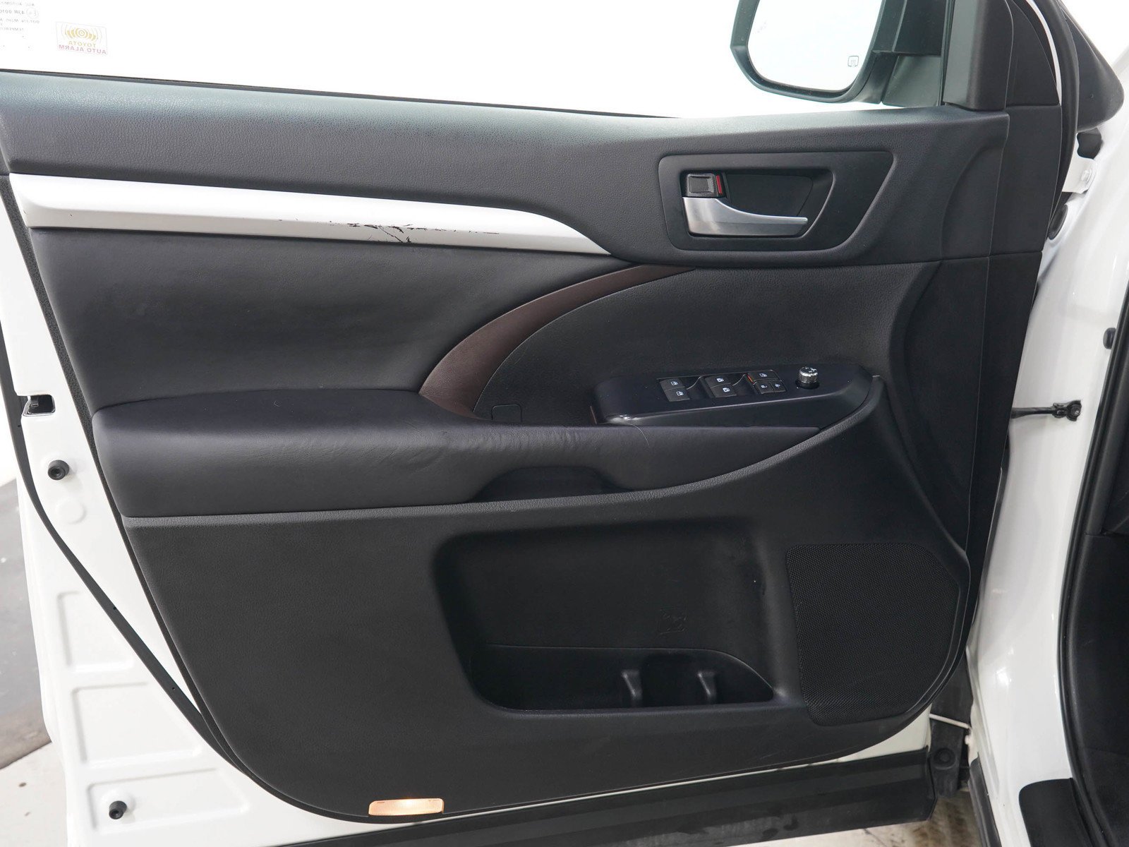 Used 2019 Blizzard Pearl Toyota XLE V6 AWD image 22