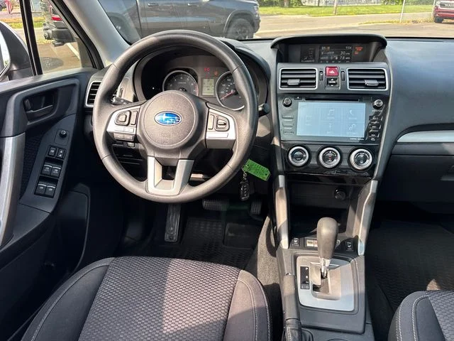 Used 2017 Silver Subaru 2.5i Premium image 11