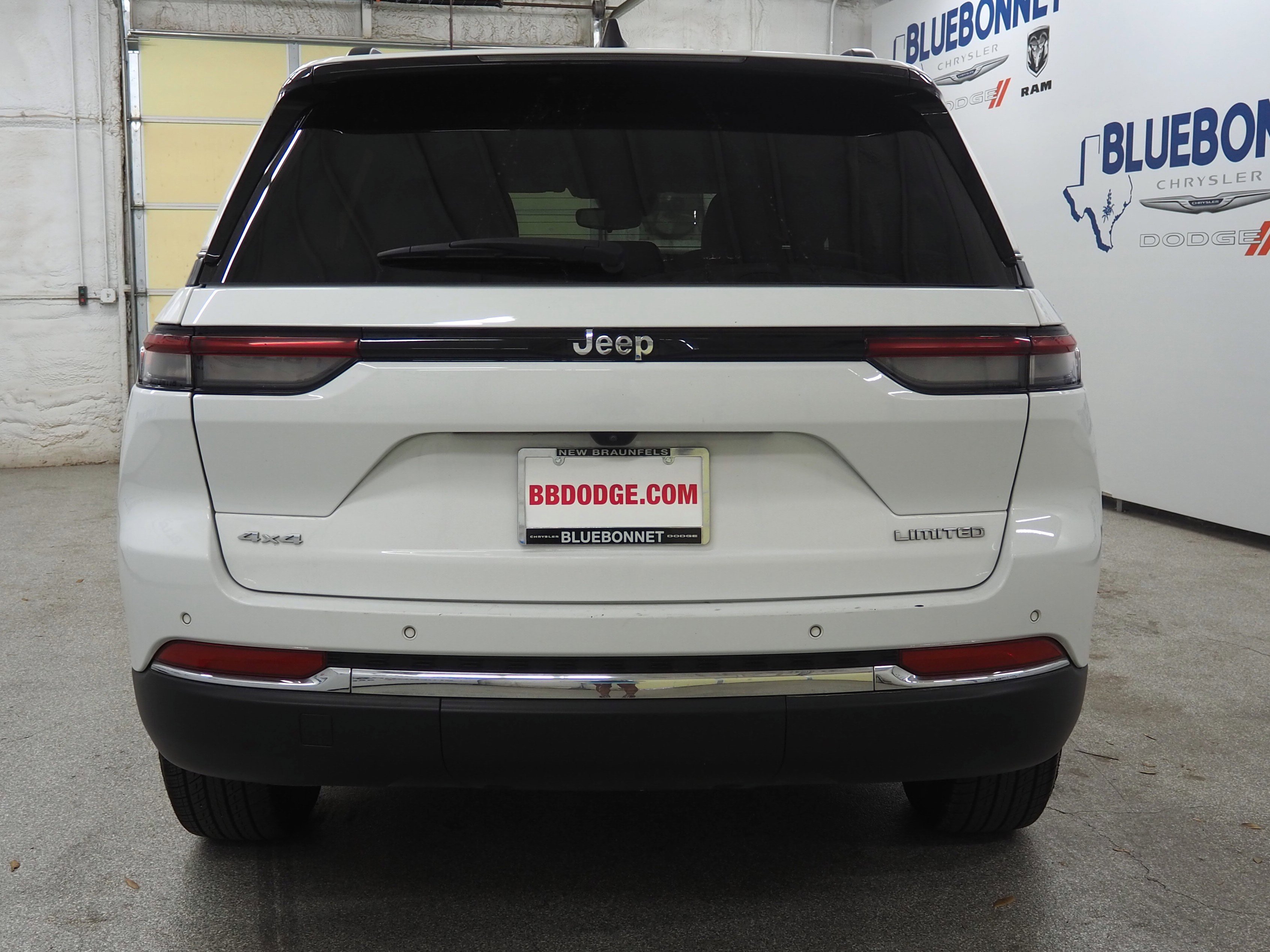 2023 Jeep Grand Cherokee Limited photo 2