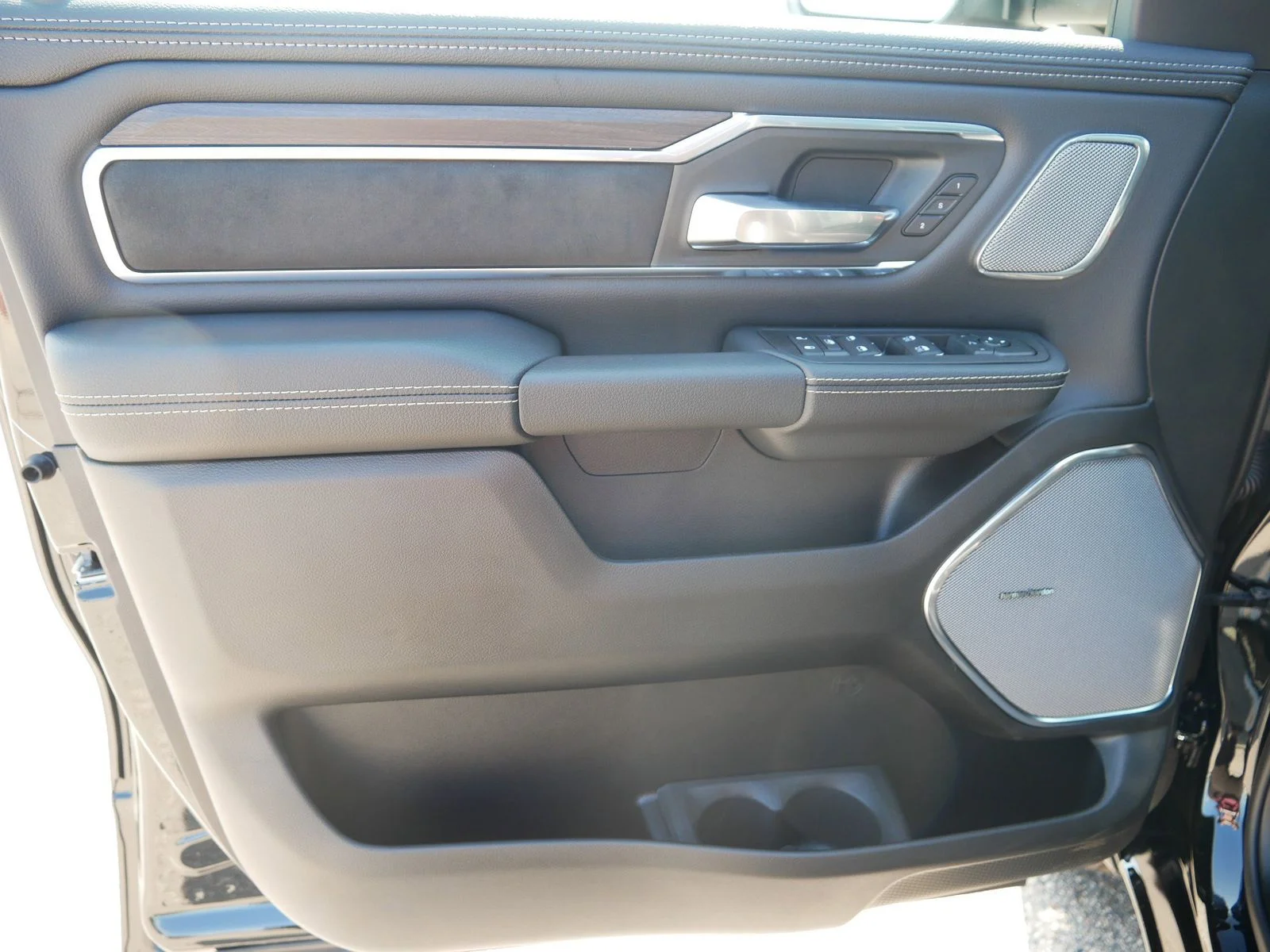 2026 RAM 1500 Laramie - Photo 14