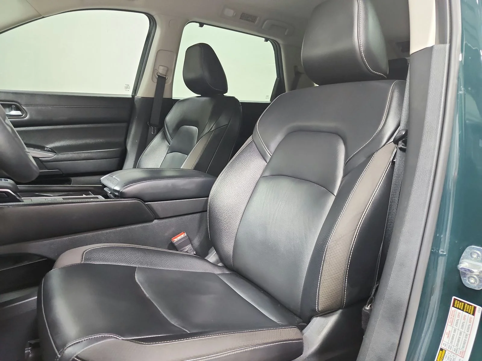 Used 2022 Green 2 Tone Nissan SL image 10