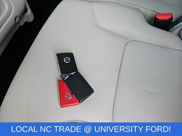Used 2017 White Volvo T6 Momentum image 33