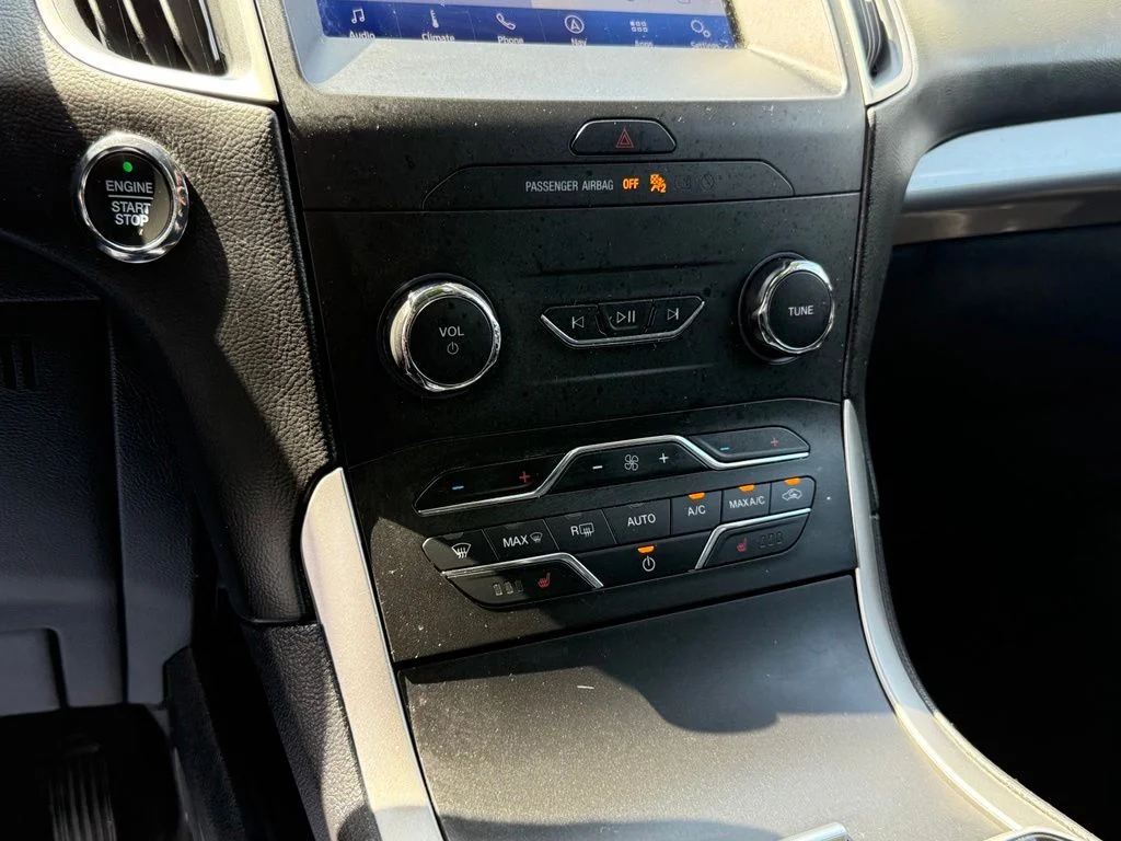 Used 2020 Green Ford SEL image 16