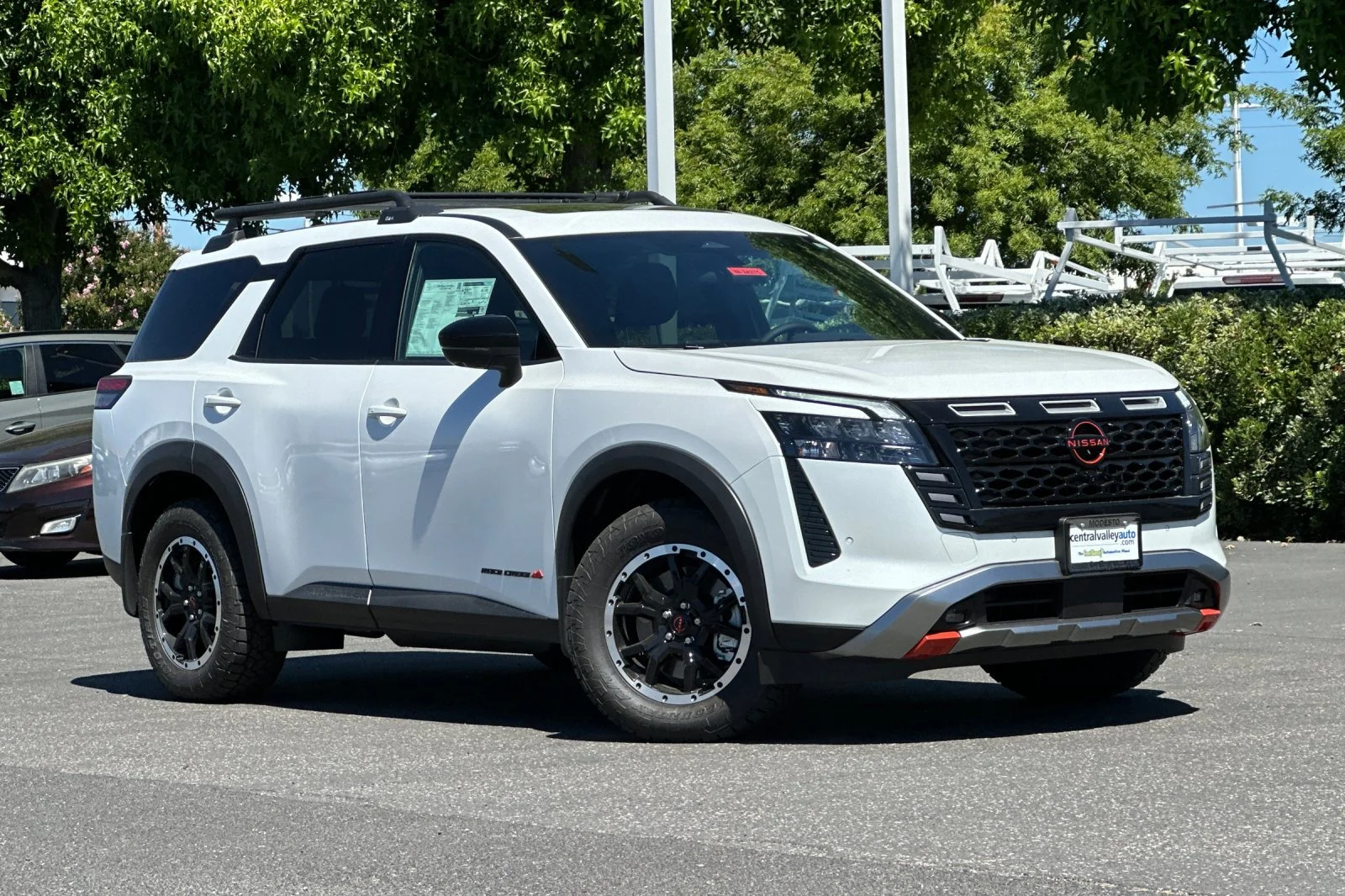 New 2026 Everest White Pearl TriCoat Nissan Rock Creek® image 2